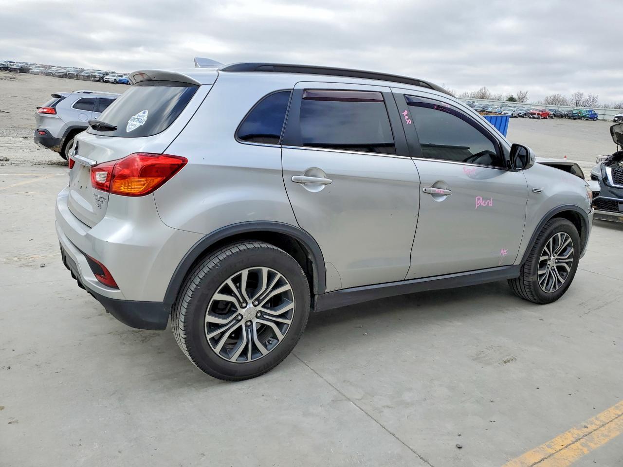 2018 Mitsubishi Outlander Sport Sel - Image 3