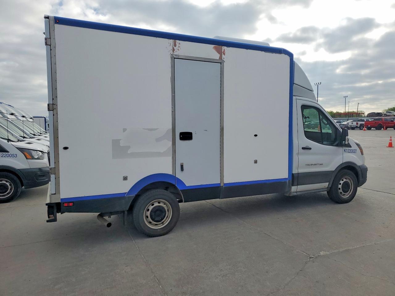 2021 Ford Transit Delivery Truck - Фото 3