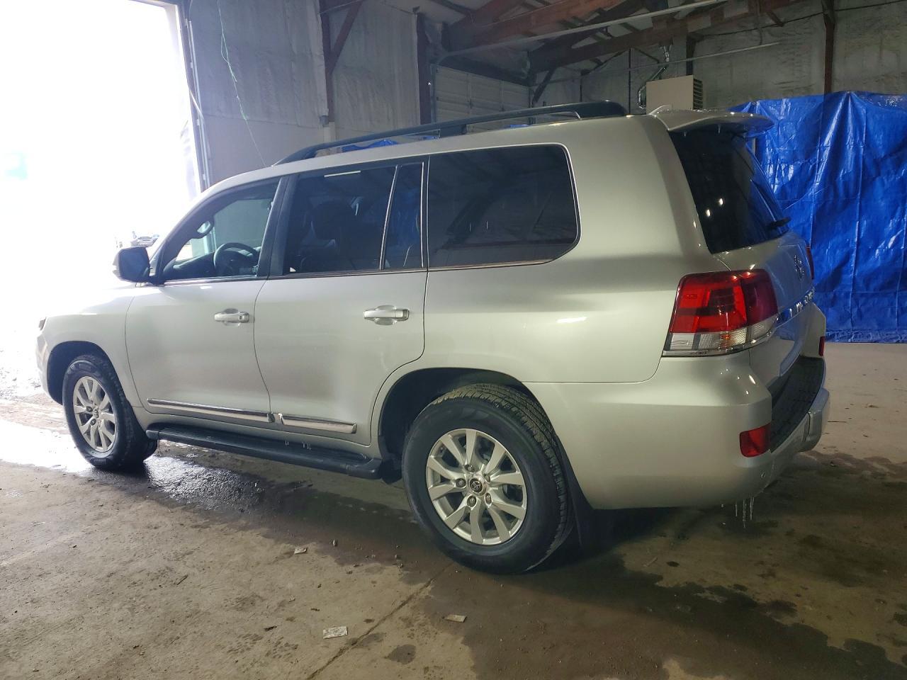 2016 Toyota Land Cruiser Base - Image 2