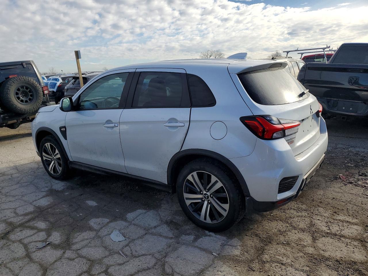 2023 Mitsubishi Outlander Sport S - Фото 2