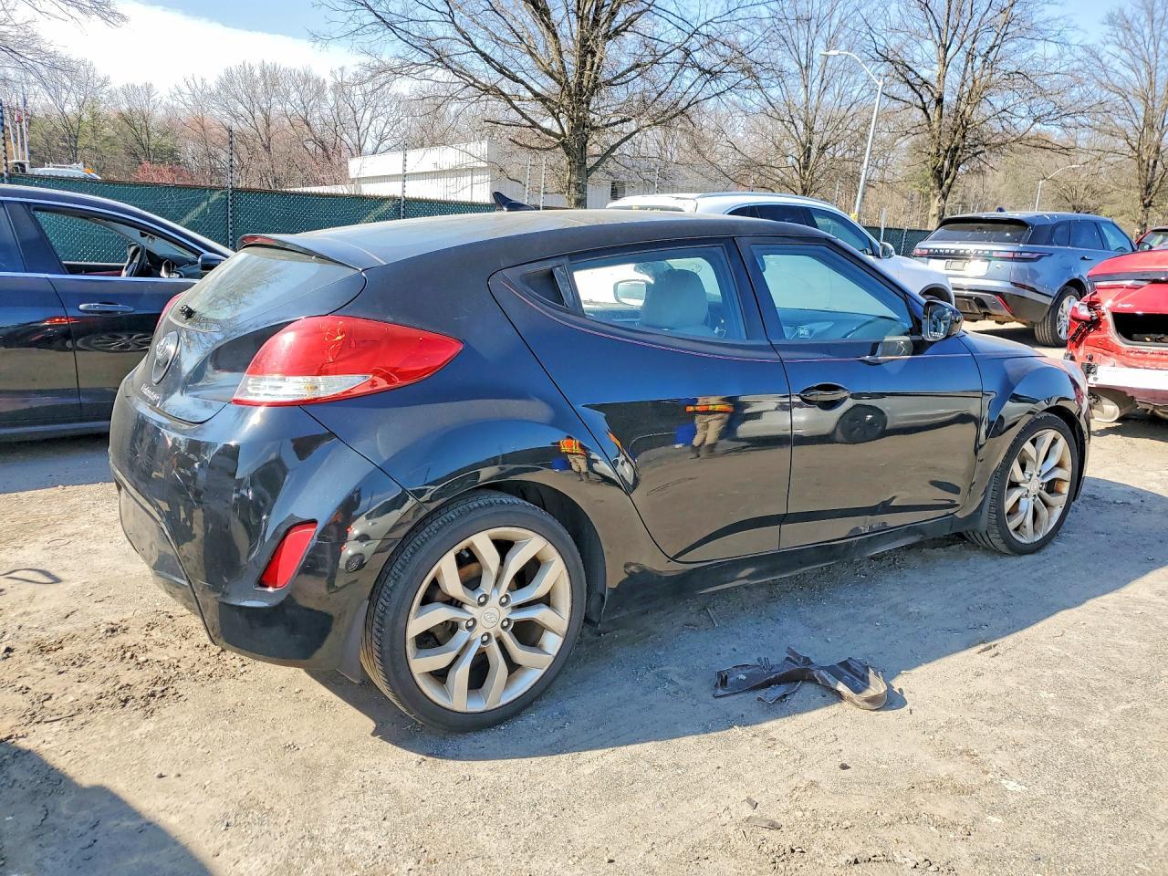 2013 Hyundai Veloster Base - Фото 3