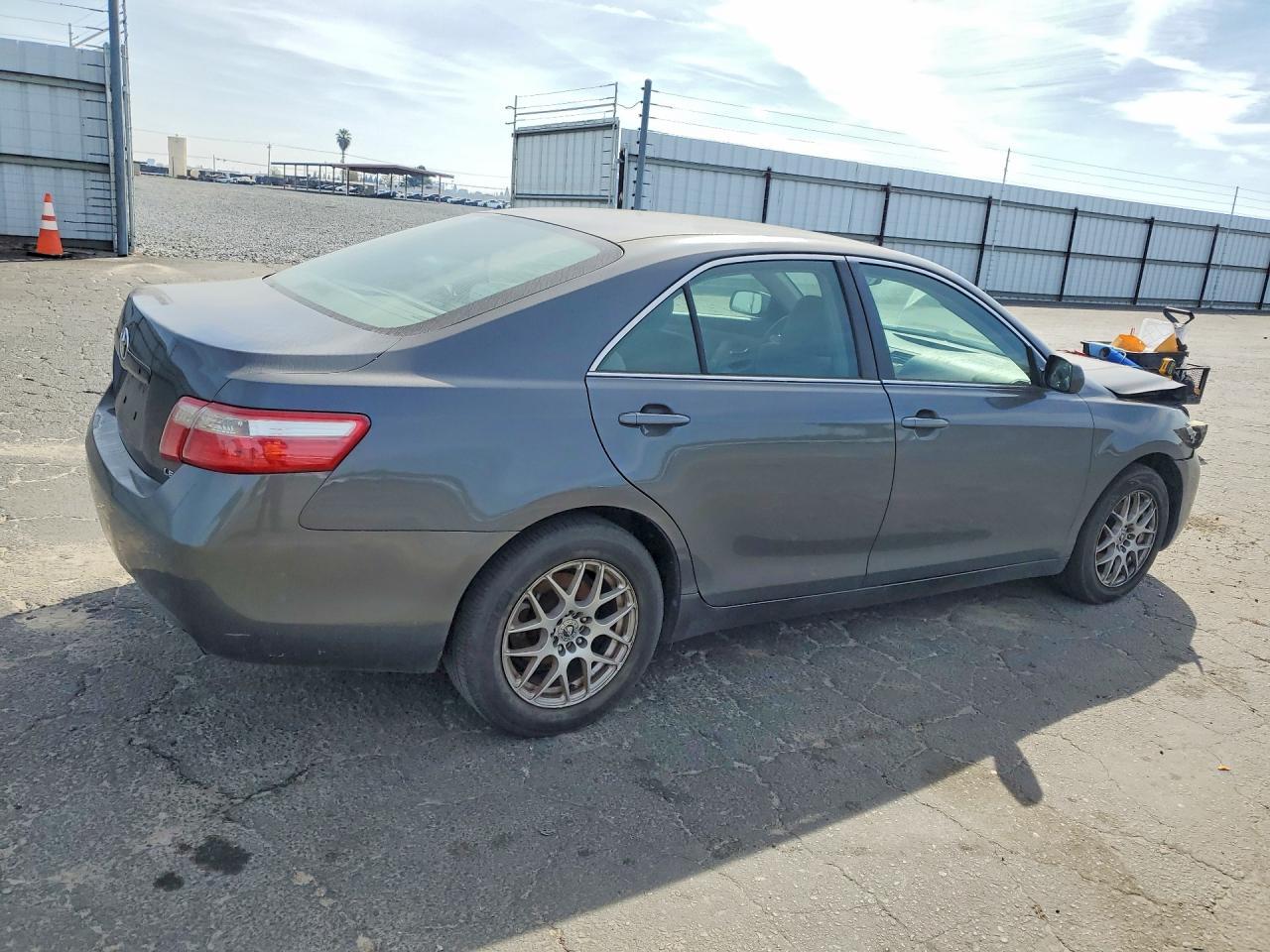 2007 Toyota Camry Le - Image 3