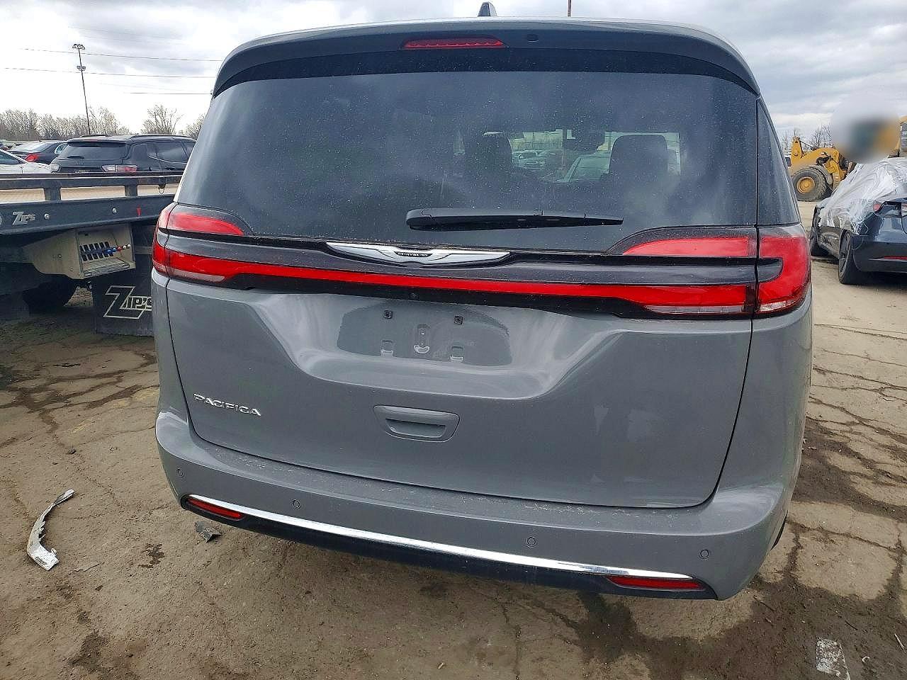 2025 Chrysler Pacifica Select - Image 6