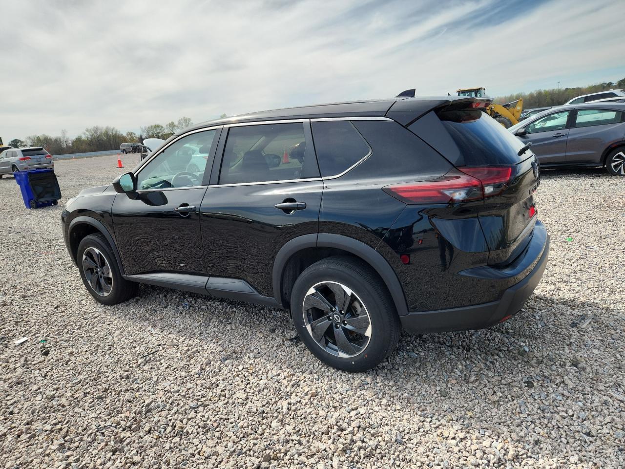 2024 Nissan Rogue S Sv - Image 2
