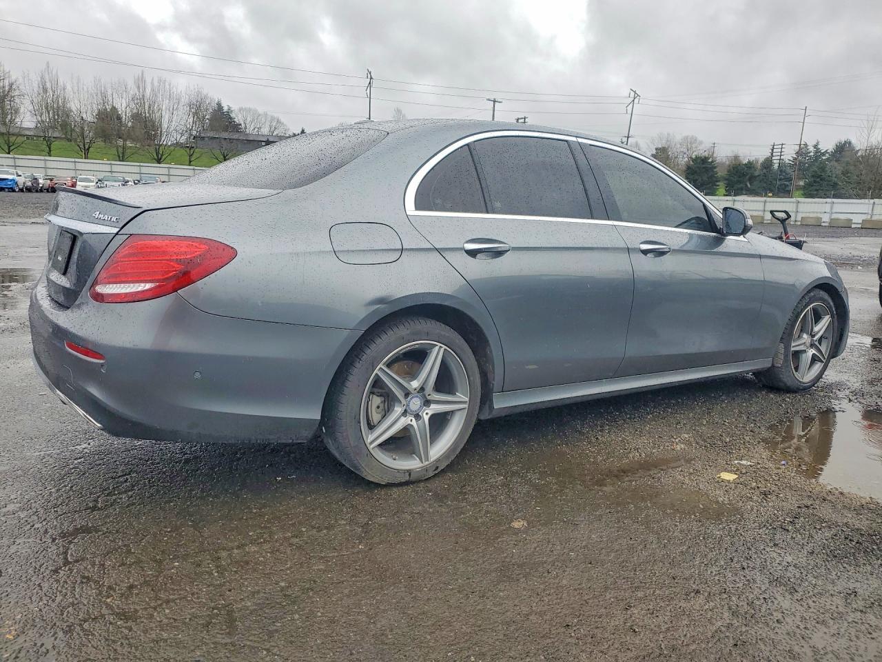 2017 Mercedes-Benz E 300 4Matic - Фото 3