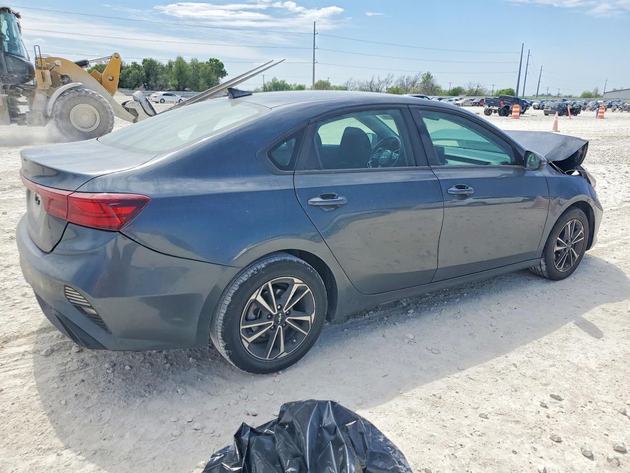 2024 Kia Forte Lxs - Image 3