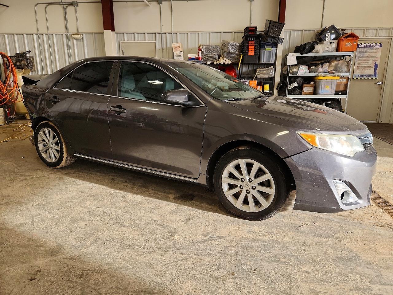 2014 Toyota Camry Xle - Image 4