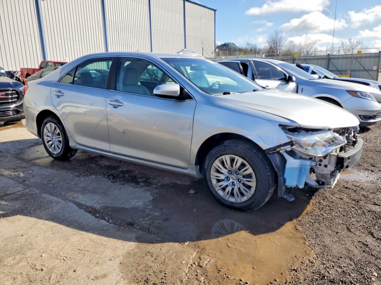 2014 Toyota Camry Le - Фото 4