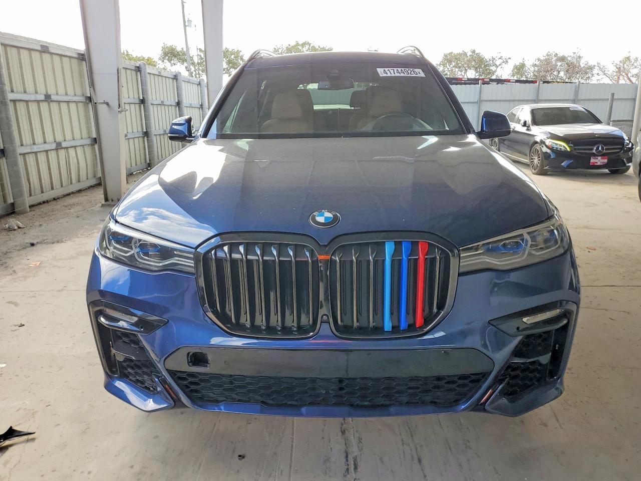 2022 BMW X7 M50I - Фото 5