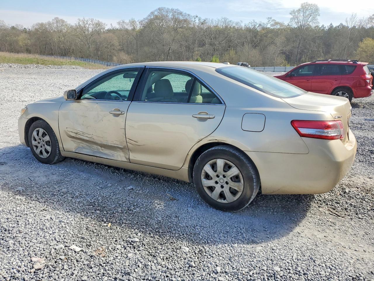 2010 Toyota Camry Le - Фото 2