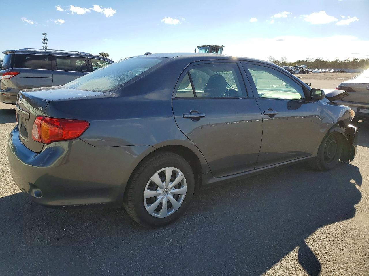 2010 Toyota Corolla Le - Фото 3