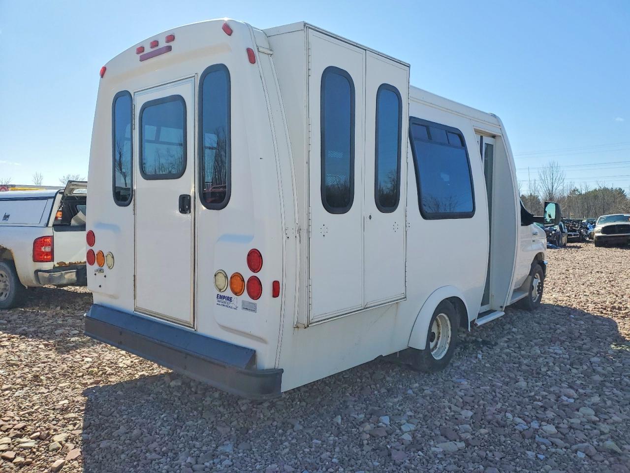 2013 Ford Econoline E350 Super Duty Cutaway Van - Image 4