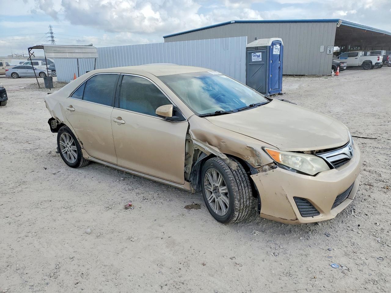 2012 Toyota Camry Le - Фото 4