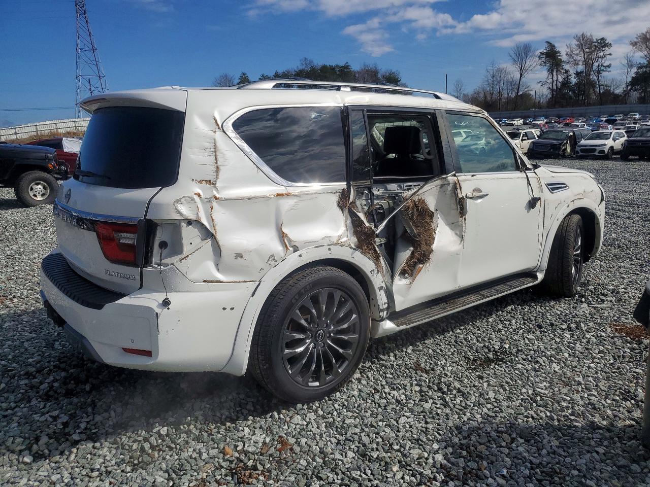 2023 Nissan Armada Platinum - Image 3