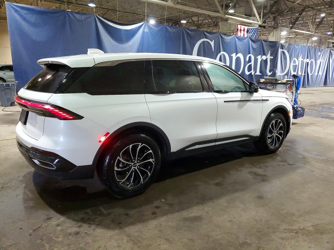2025 Lincoln Nautilus Premiere - Фото 3