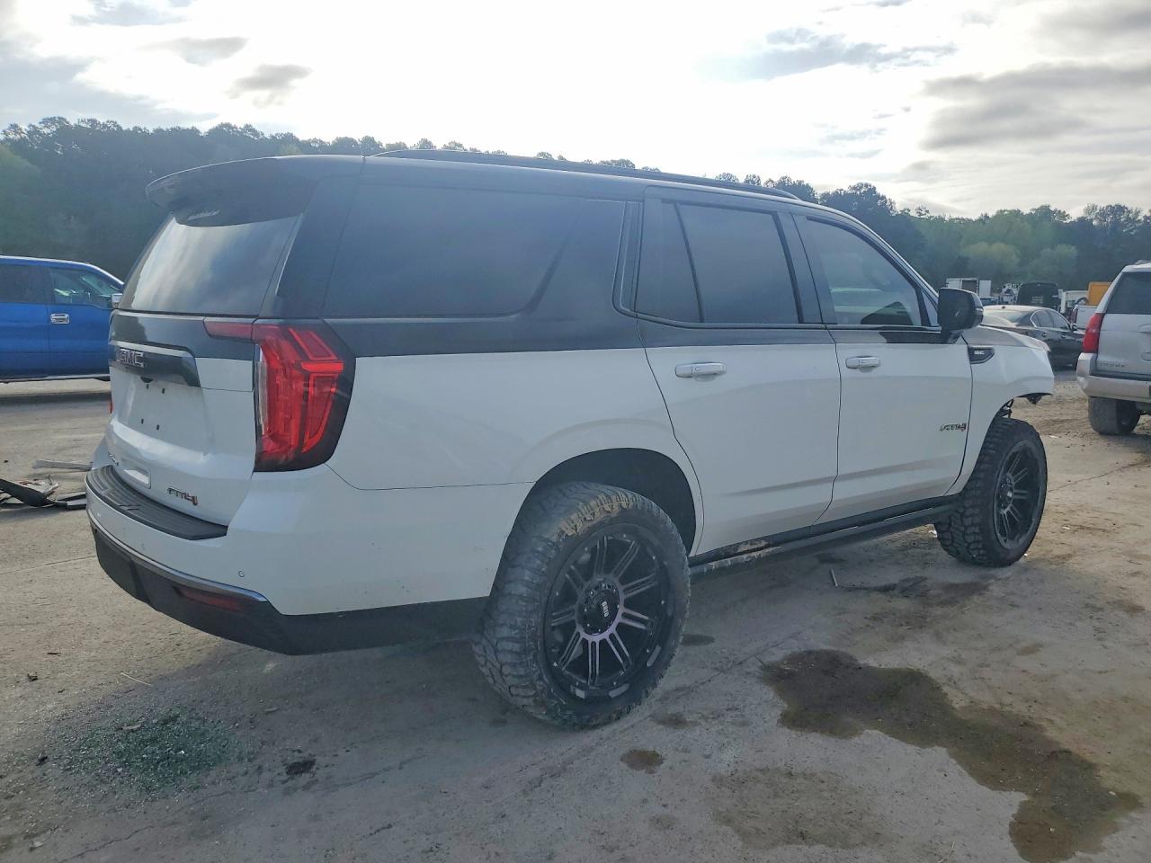 2022 GMC Yukon At4 - Фото 3