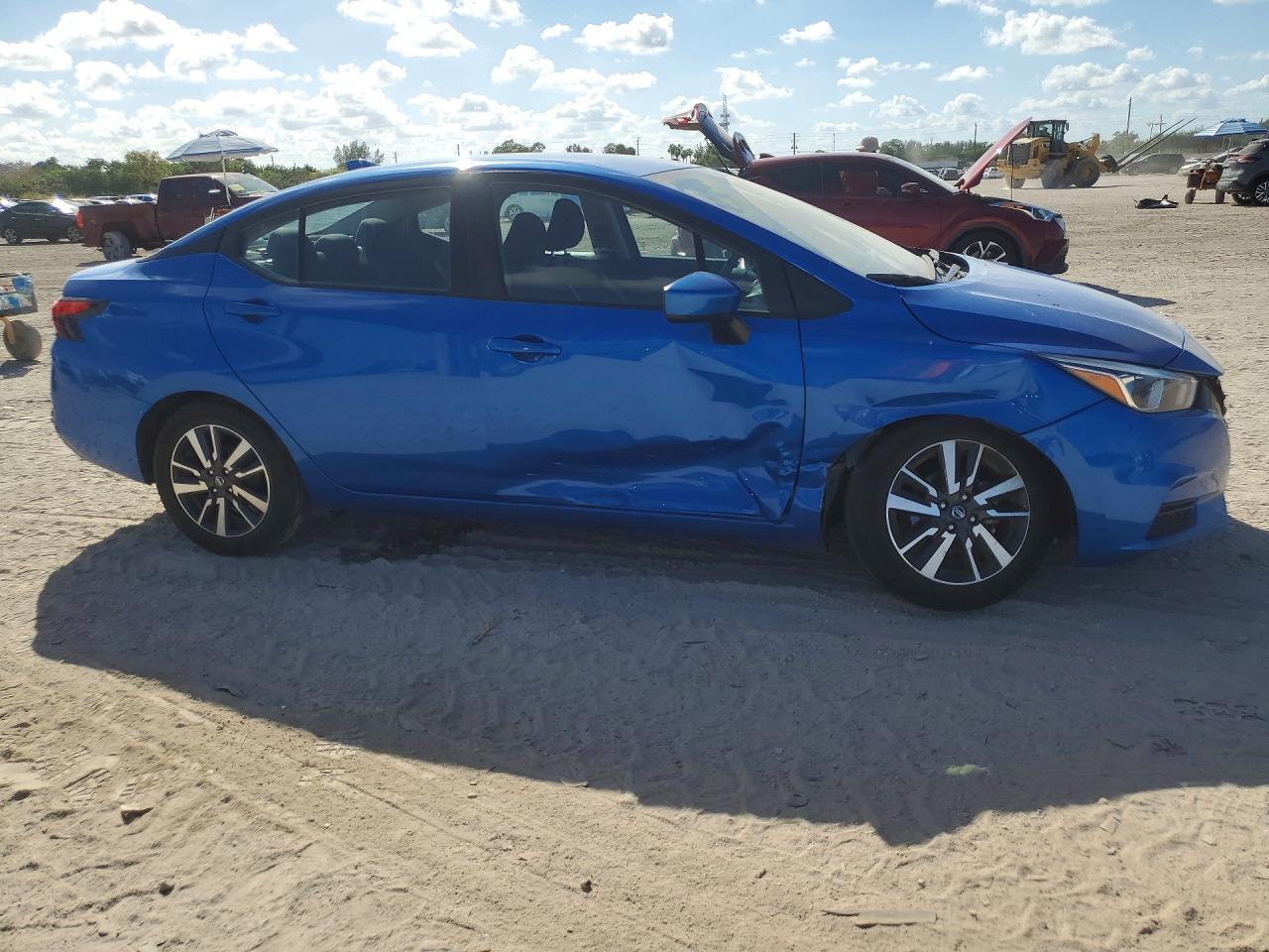 2022 Nissan Versa Sv - Image 4