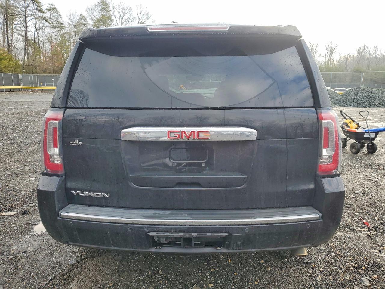 2017 GMC Yukon Denali - Фото 6