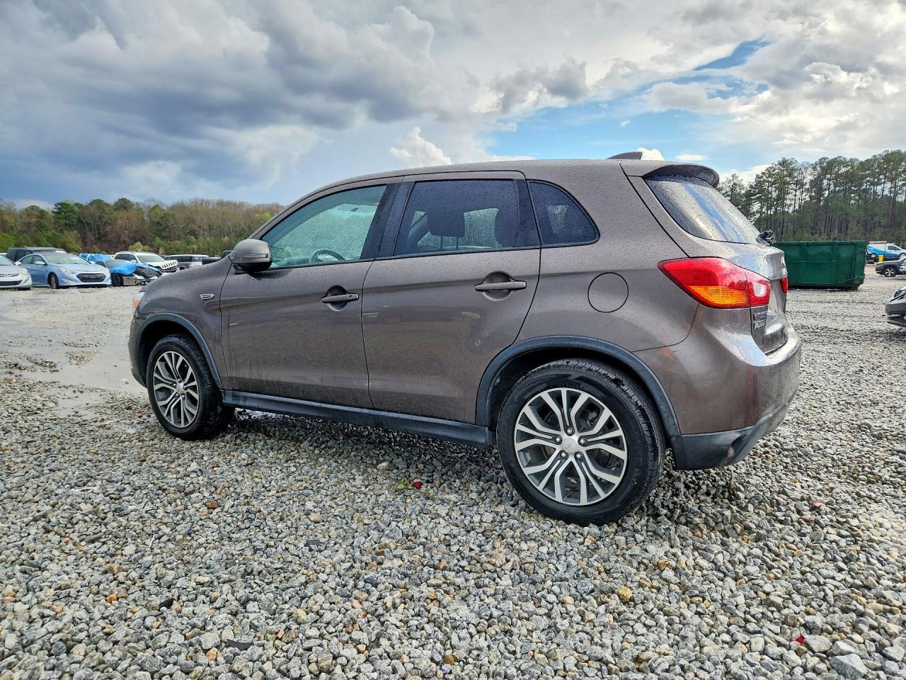 2017 Mitsubishi Outlander Sport Es - Image 2