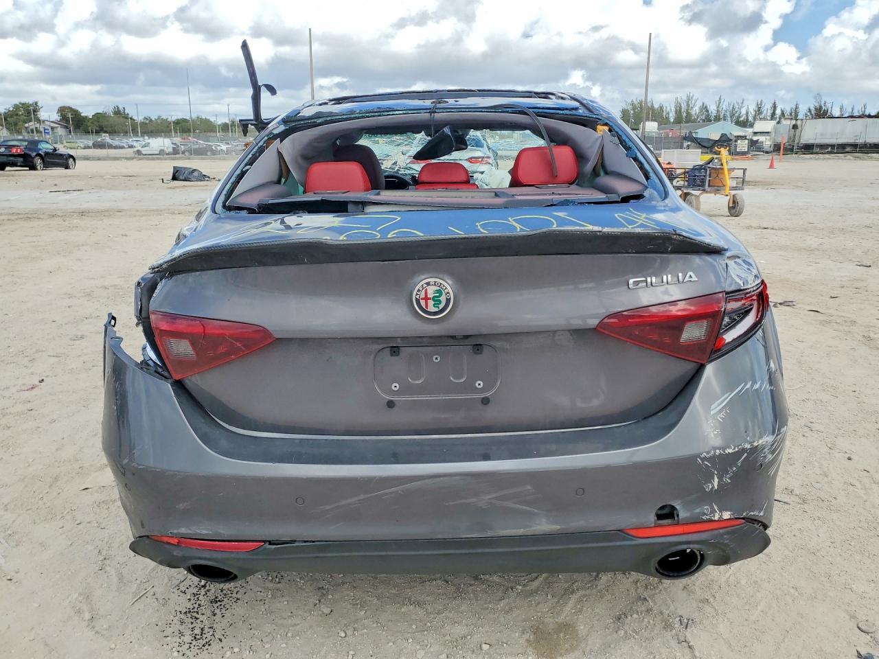 2017 Alfa Romeo Giulia Ti - Фото 6