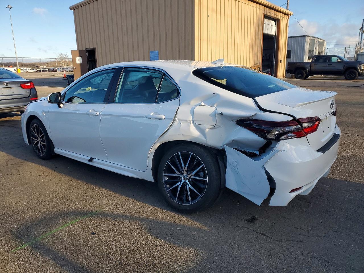 2023 Toyota Camry Se - Image 2
