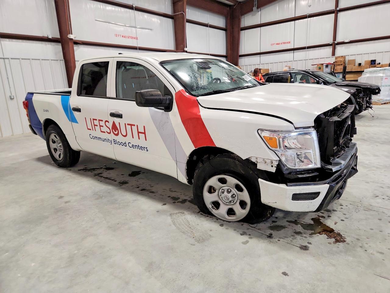 2022 Nissan Titan S - Фото 4