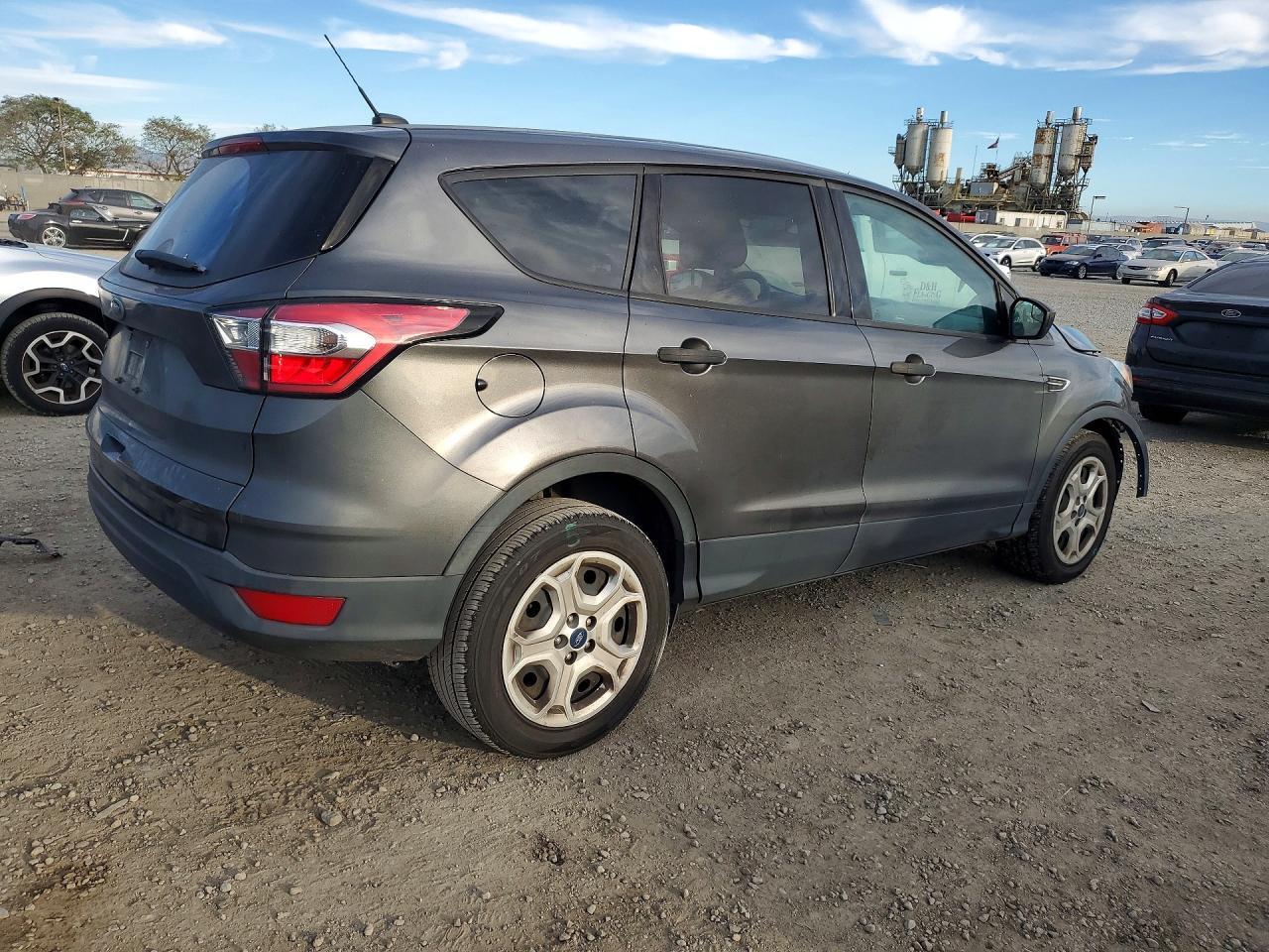 2017 Ford Escape S - Фото 3