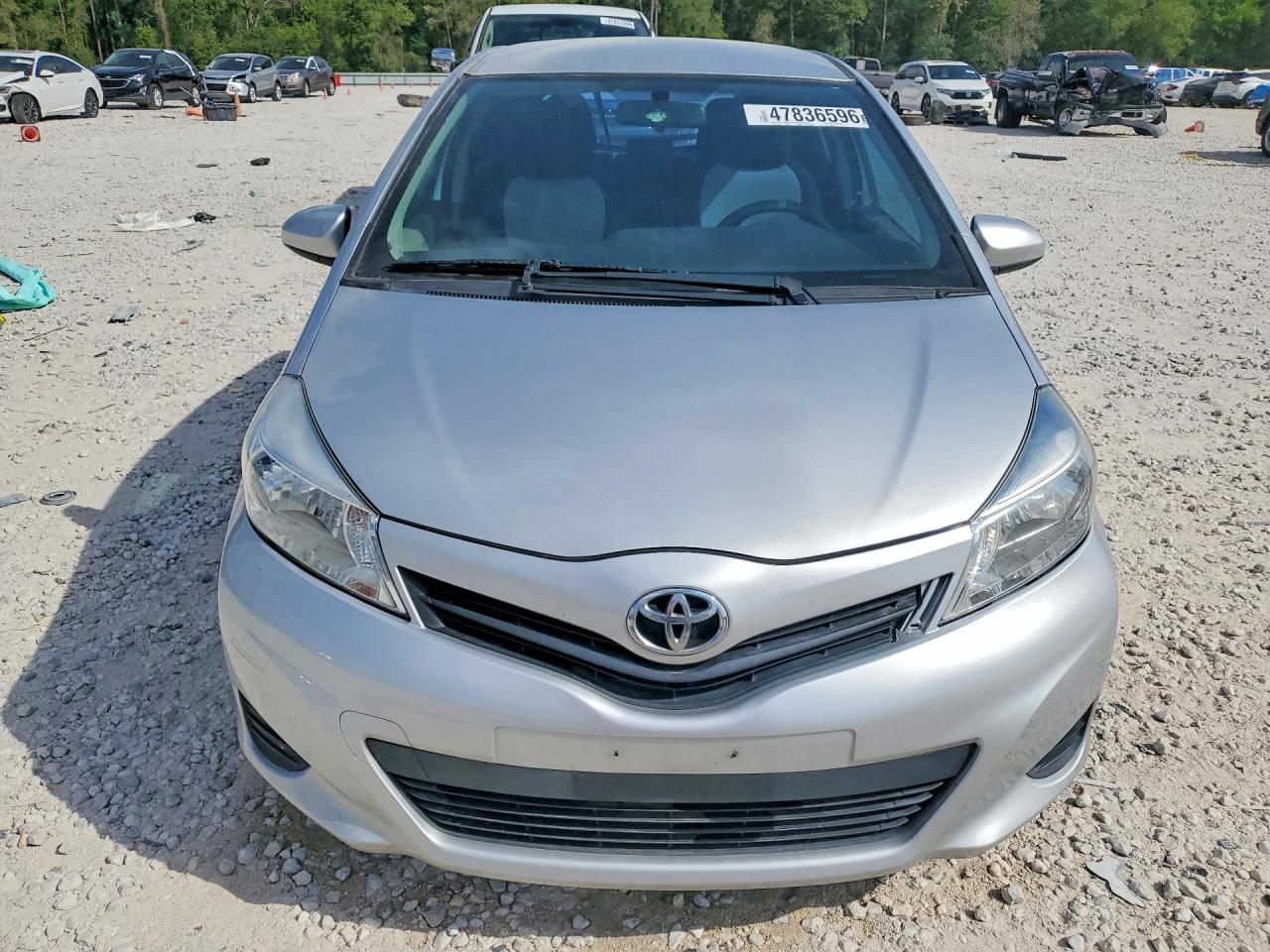 2013 Toyota Yaris 5-Door Le - Фото 5