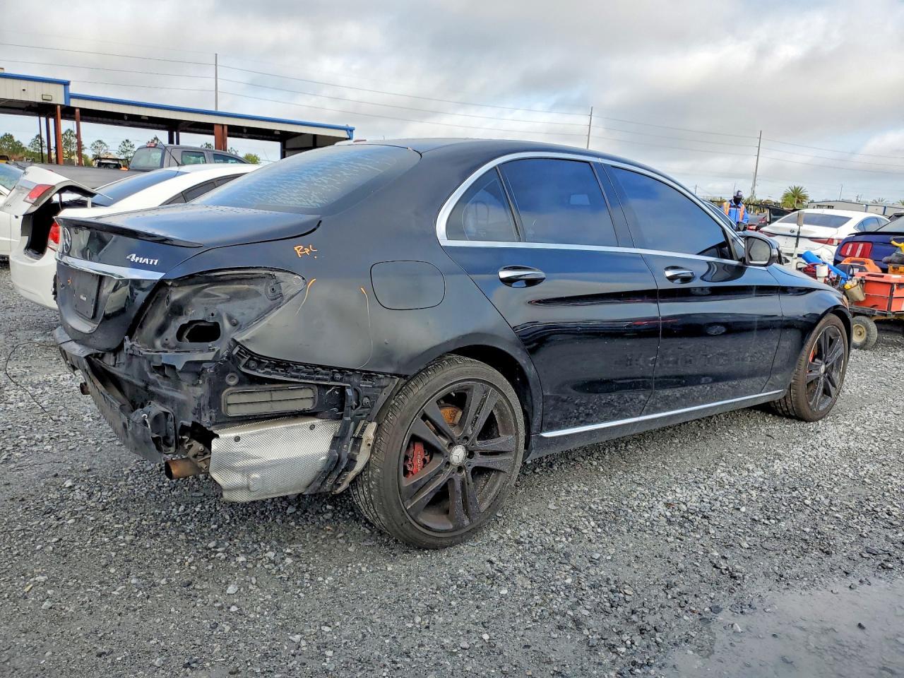 2016 Mercedes-Benz C 300 4Matic - Фото 3