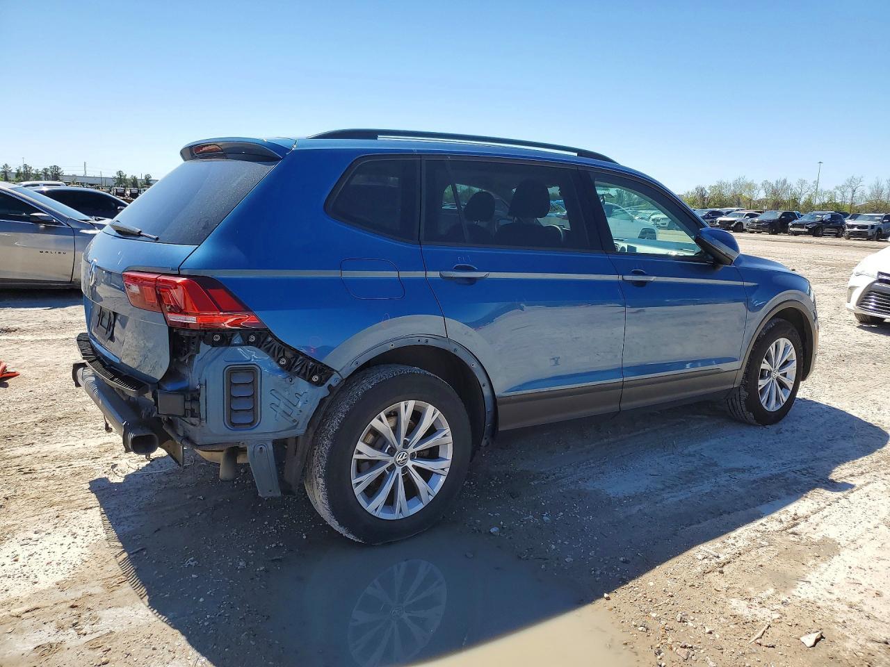 2019 Volkswagen Tiguan S - Image 3