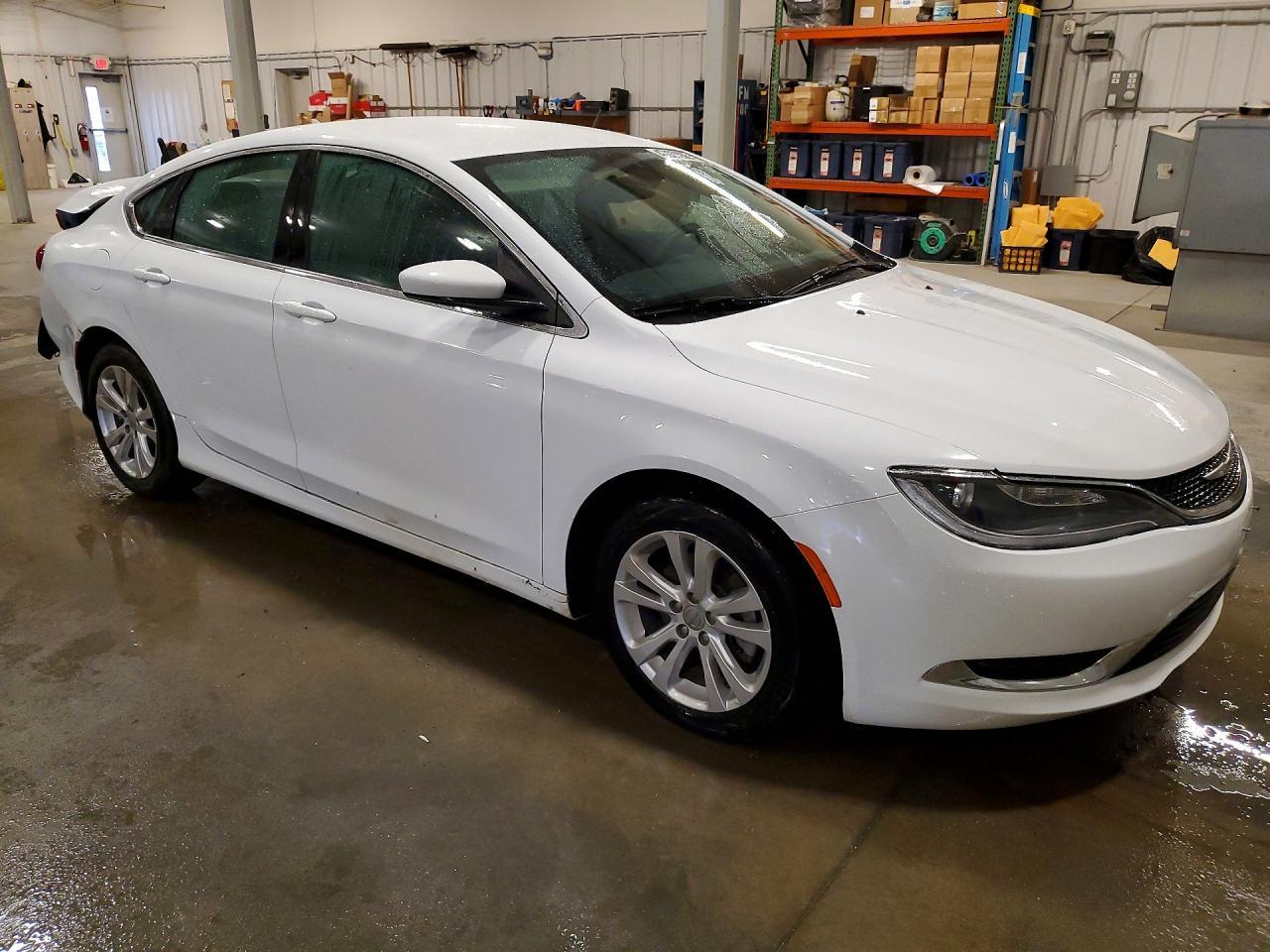 2016 Chrysler 200 Limited - Фото 4