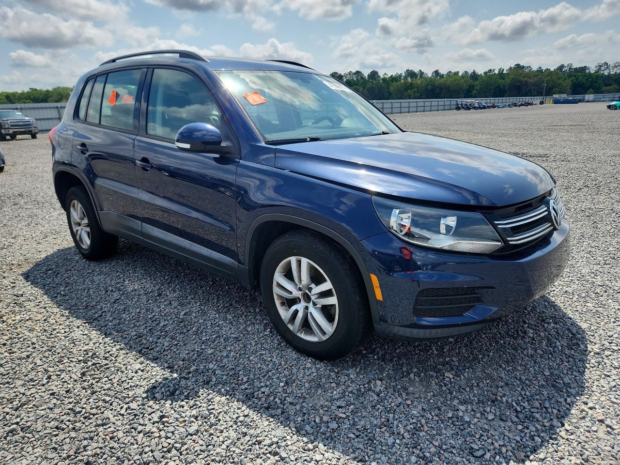 2016 Volkswagen Tiguan S - Image 4