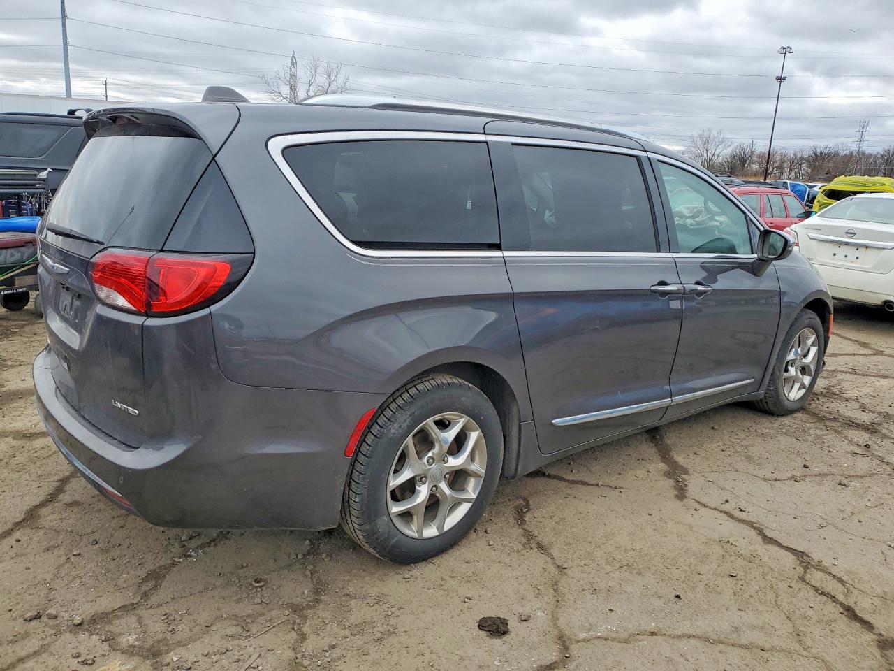 2019 Chrysler Pacifica Limited - Фото 3