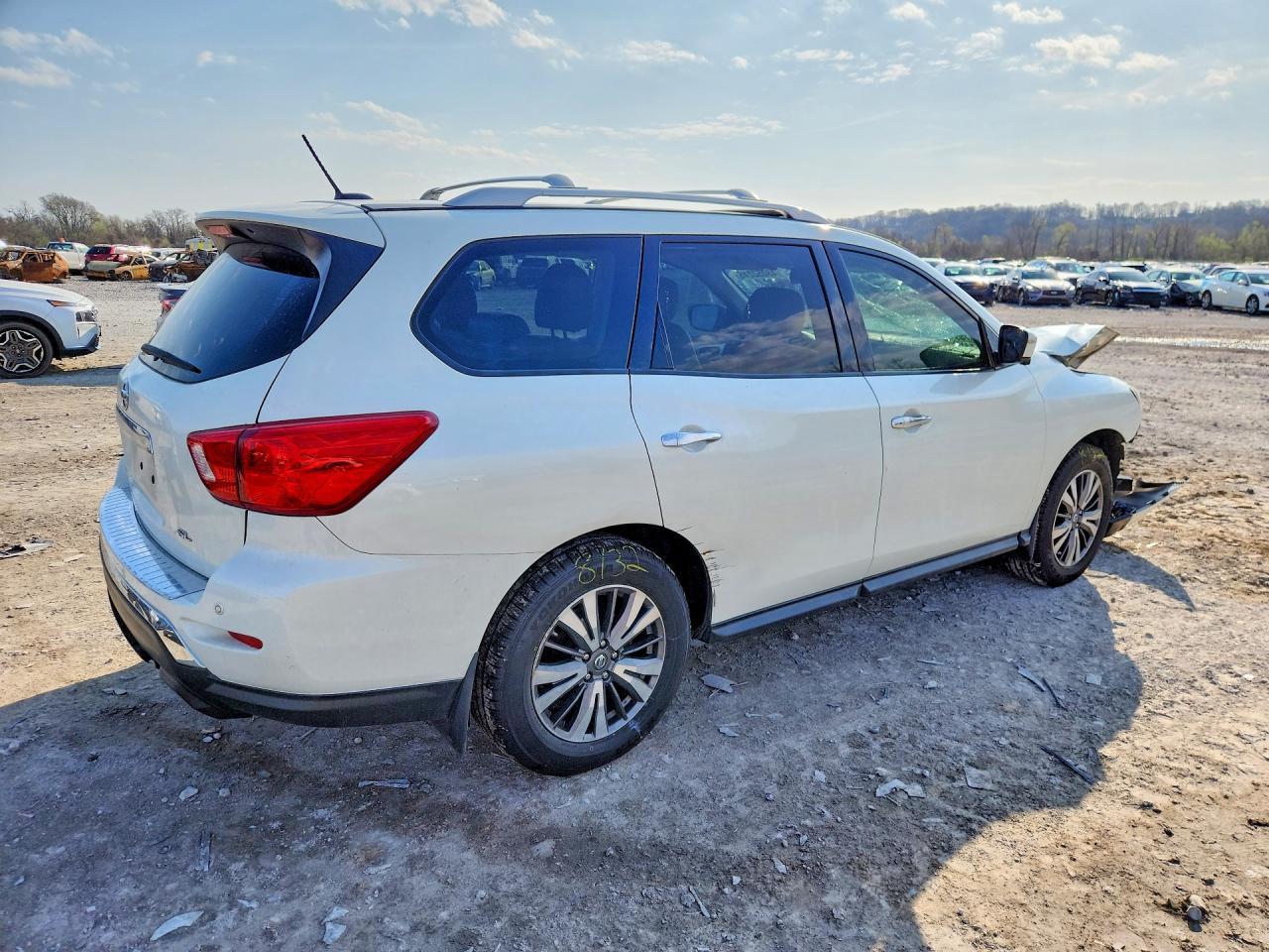 2017 Nissan Pathfinder Sl - Фото 3