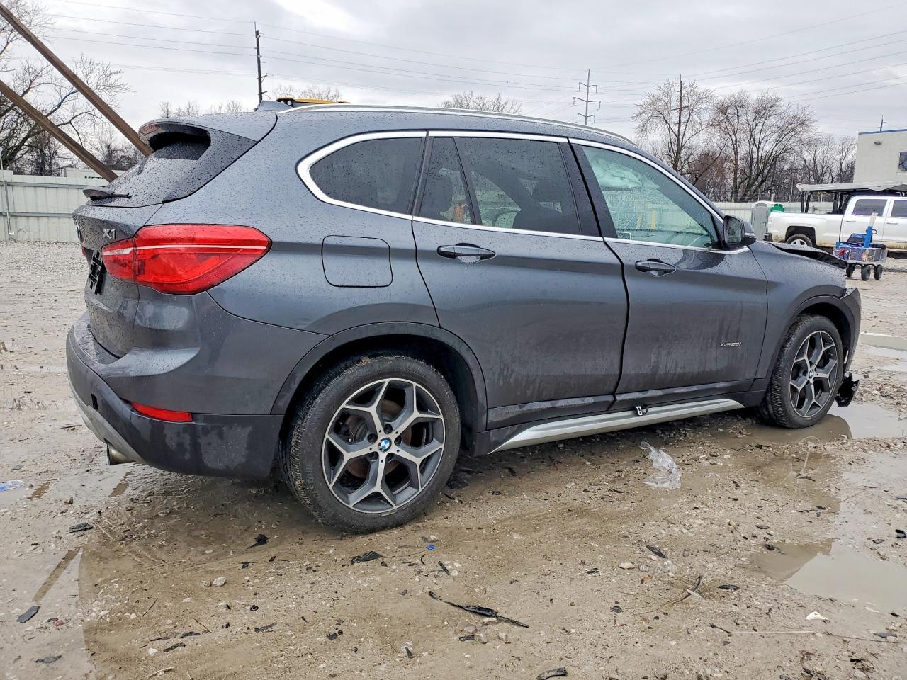 2017 BMW X1 xDrive28I - Фото 3