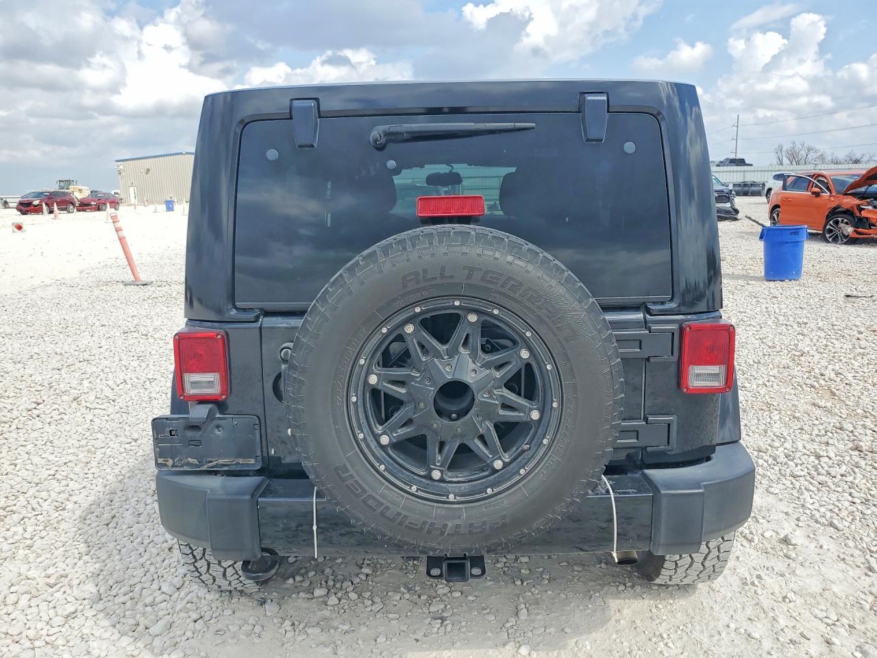 2017 Jeep Wrangler Unlimited Sahara - Фото 6