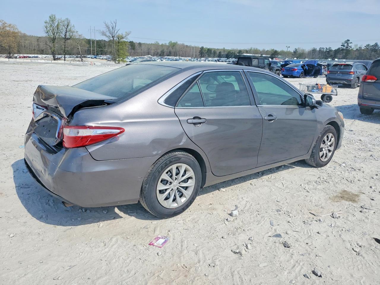 2017 Toyota Camry Le - Image 3