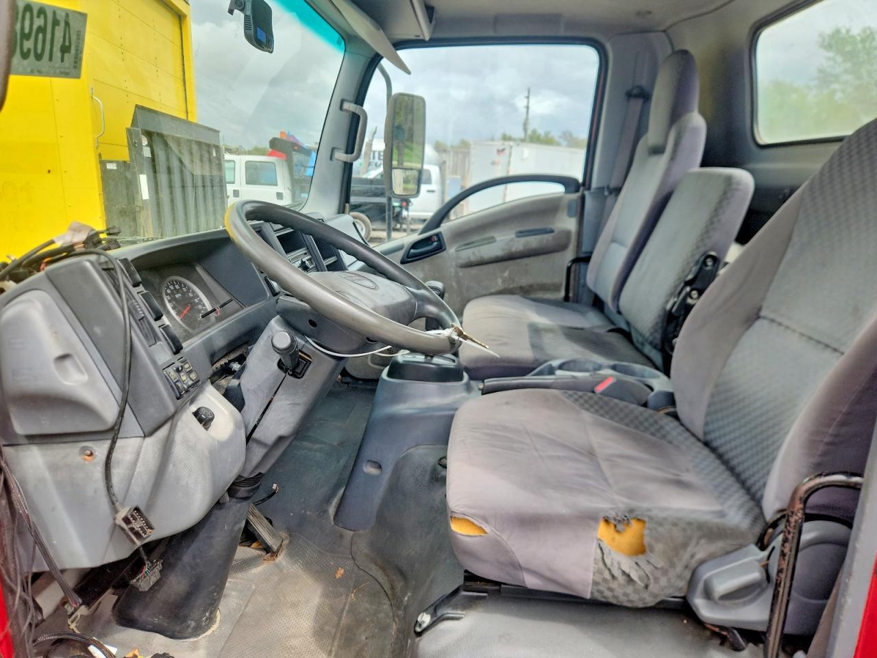 2011 Isuzu Npr - Flat Bed Truck - Image 5