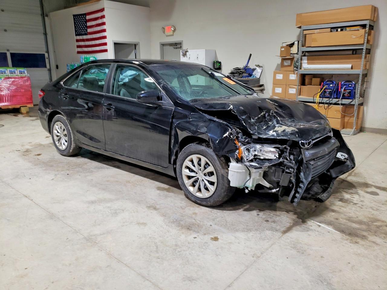 2015 Toyota Camry Le - Фото 4