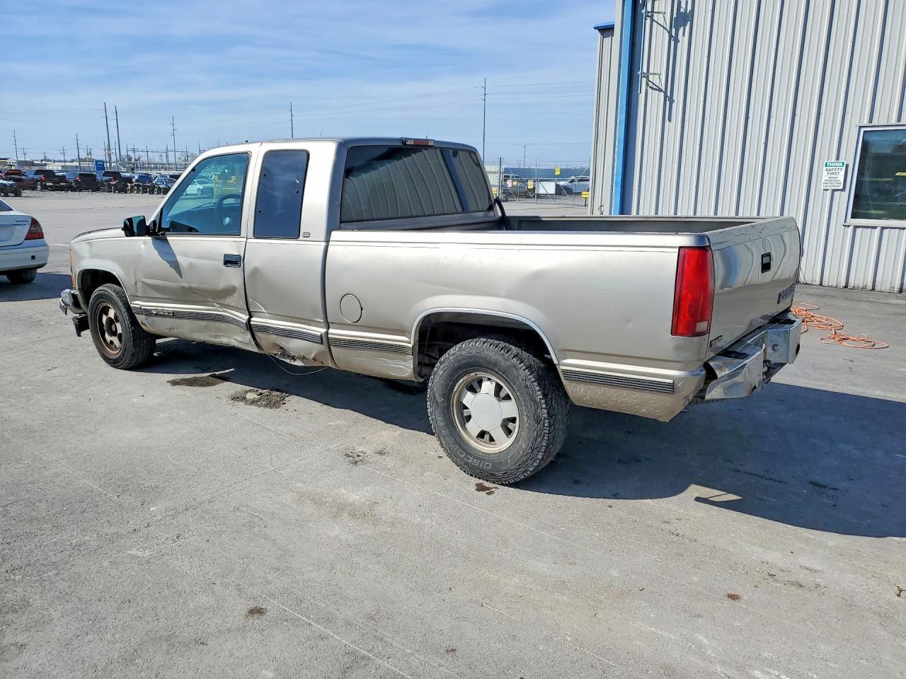 1998 Chevrolet Gmt-400 C1500 - Image 2