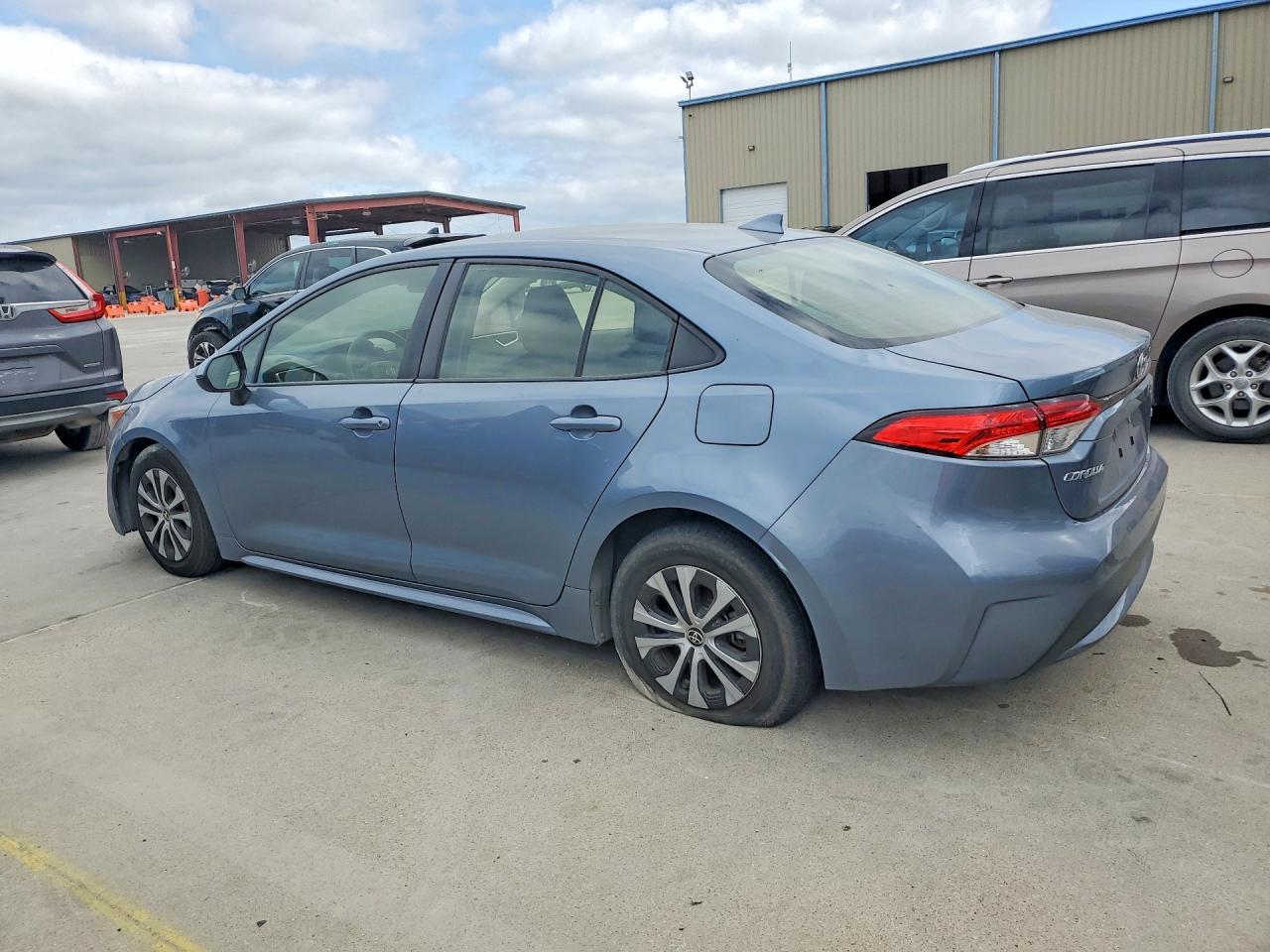 2022 Toyota Corolla Hybrid Le - Image 2