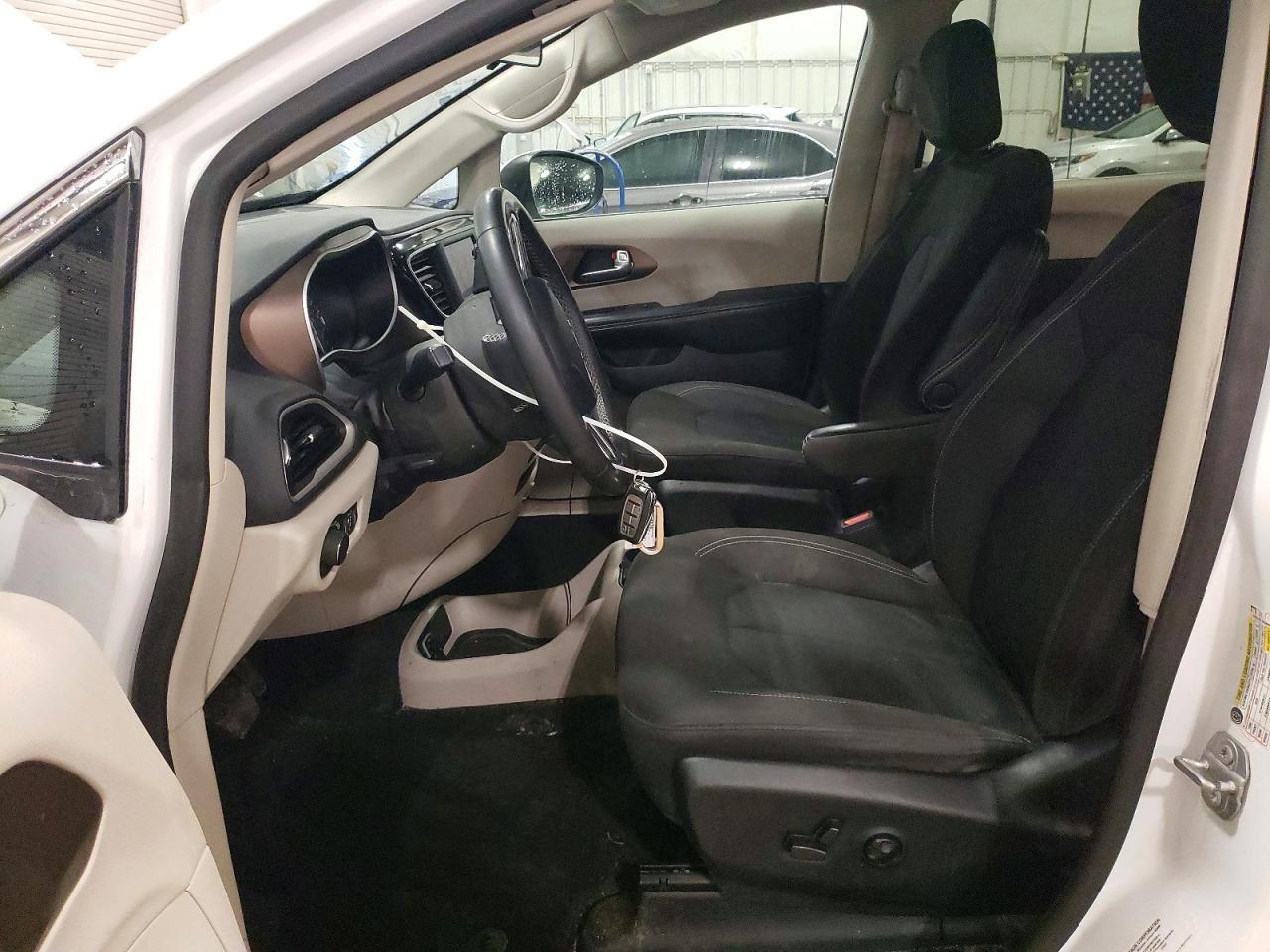 2022 Chrysler Voyager Lx - Image 7