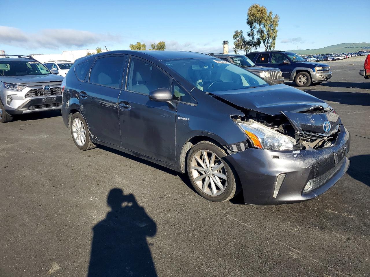 2013 Toyota Prius V Five - Фото 4