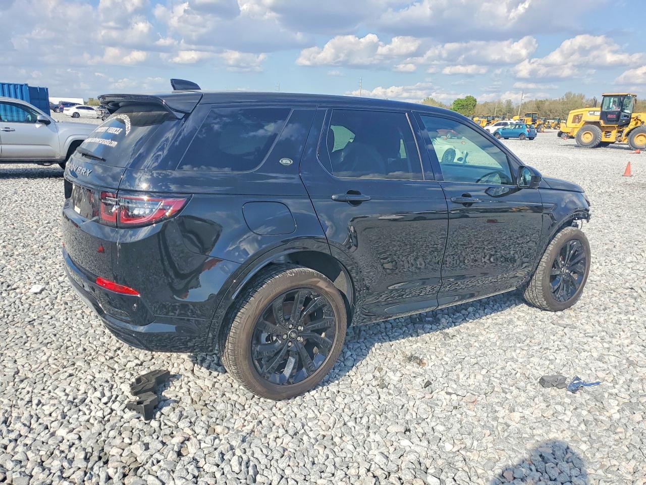 2025 Land Rover Discovery Sport S - Фото 3