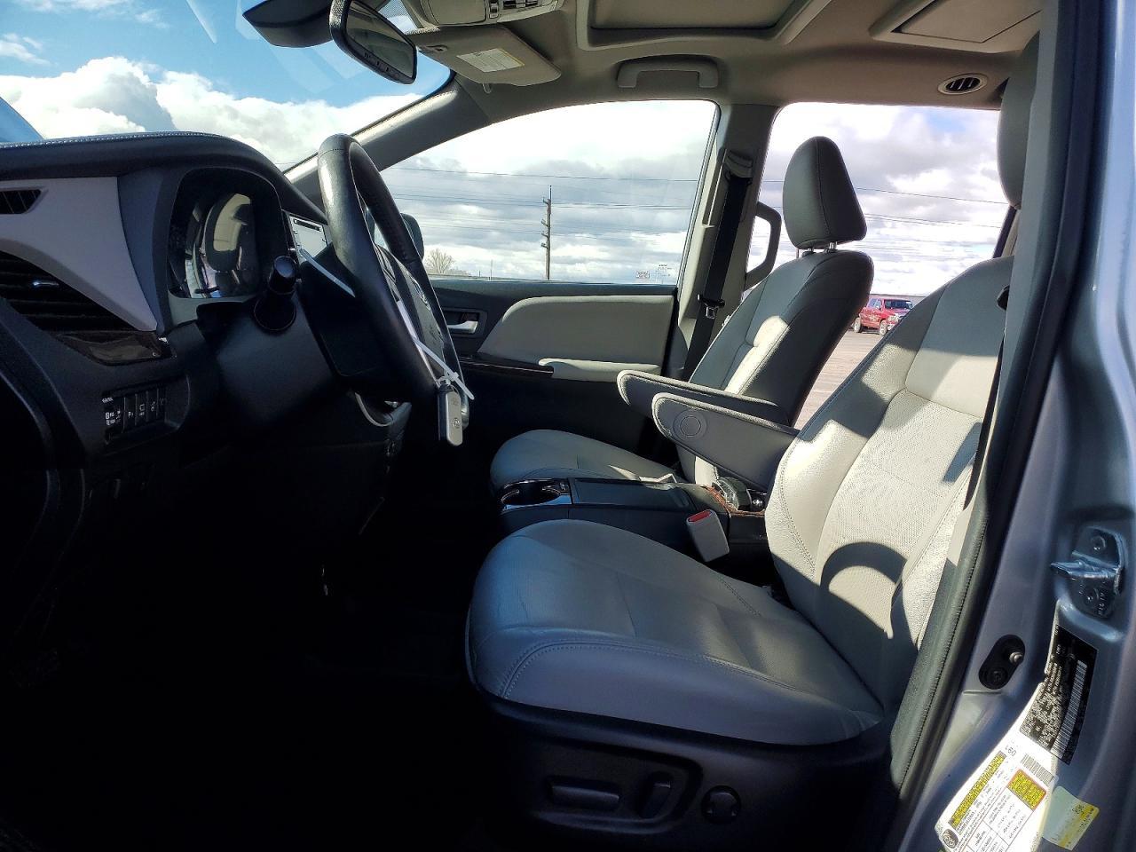 2019 Toyota Sienna - Фото 7