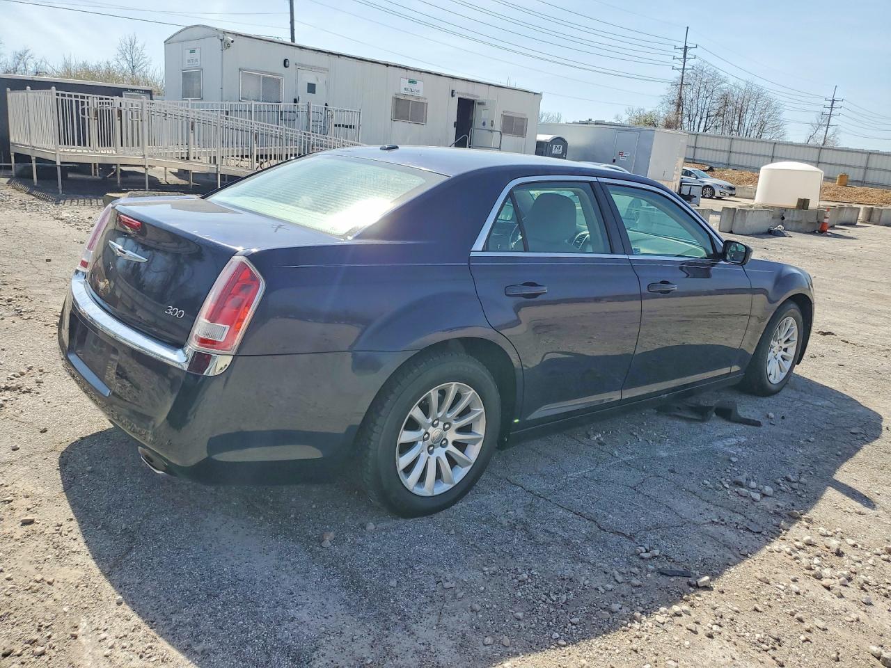2012 Chrysler 300 - Фото 3