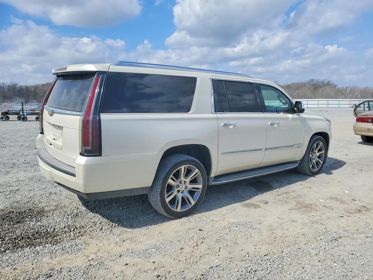 2015 Cadillac Escalade Esv Luxury - Image 3