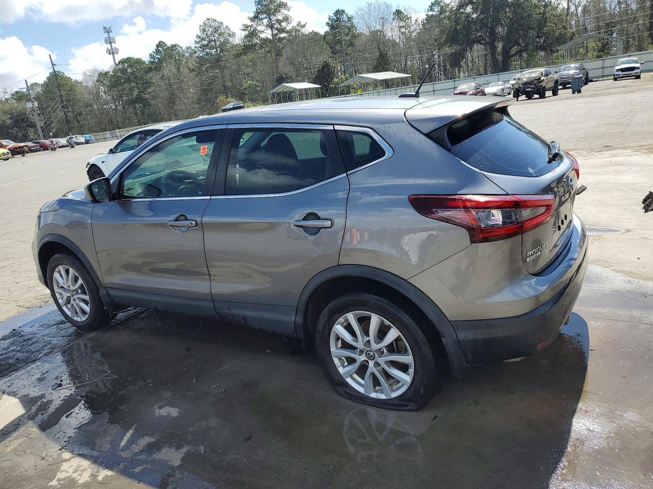 2022 Nissan Rogue Sport S - Image 2