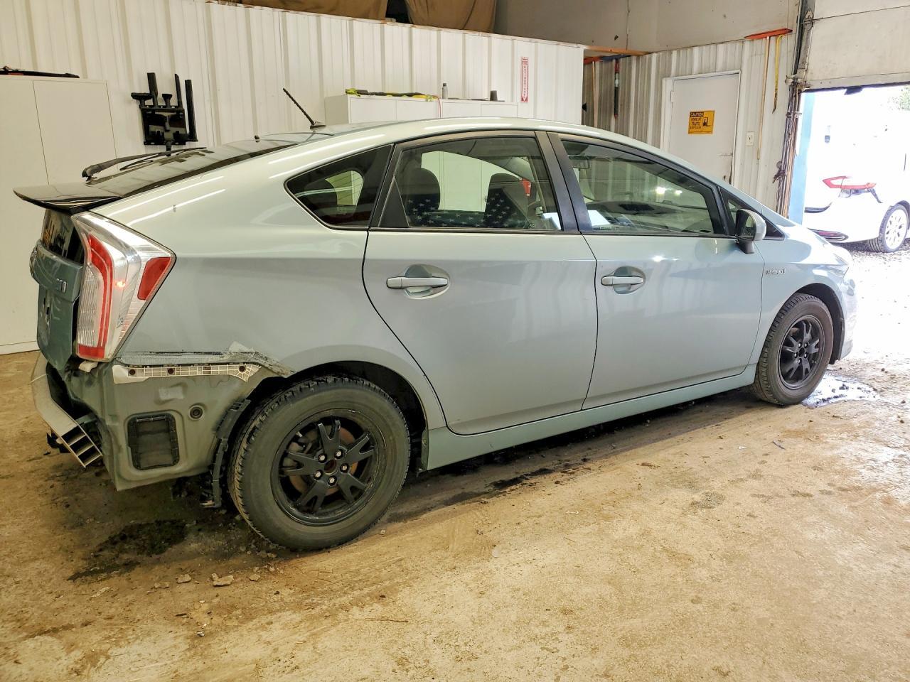 2015 Toyota Prius Two - Фото 3