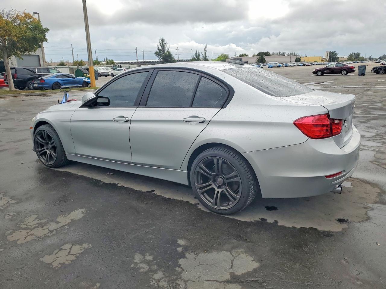 2015 BMW 320 I - Фото 2